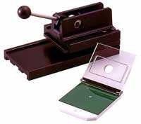 製作のキーホルダー機材です