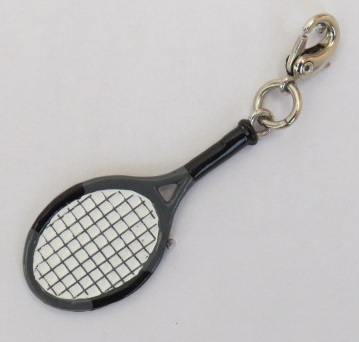 硬 軟式のテニスボール テニスラケットそしてバトミントンラケット シャトルの ミニフィギアでユニフォーム形ストラップ